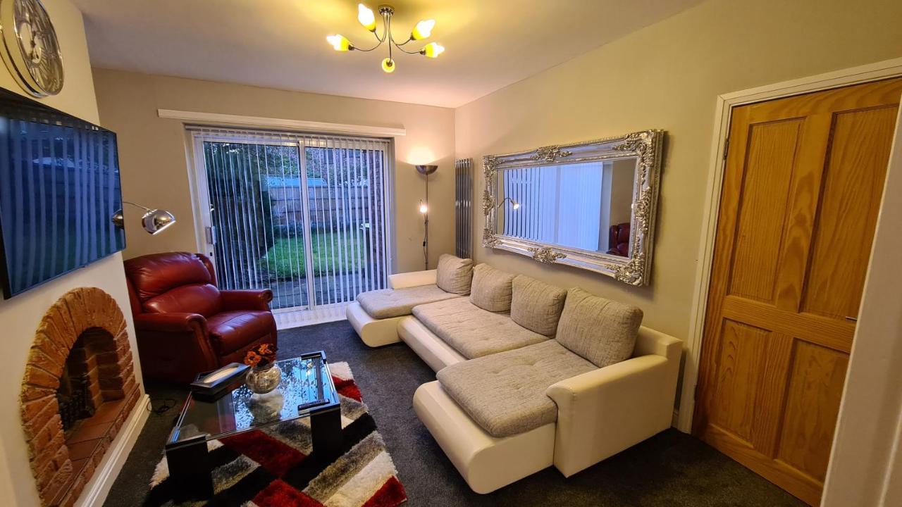 Stunning Holiday Home. Free Parking. Manchester Exterior foto